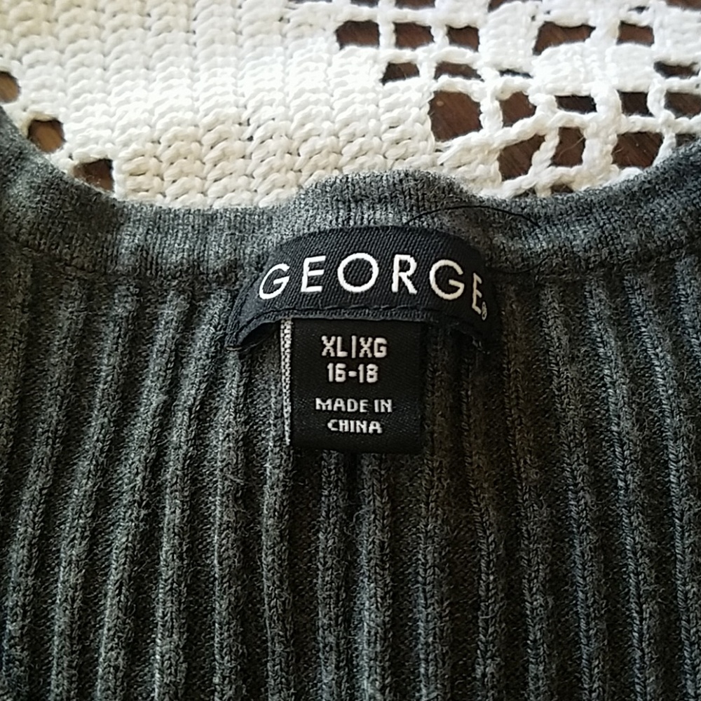 Sweater - Picture 3 of 3